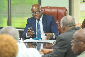 Minister of Labour and Social Security, Hon. Pearnel Charles Jr. (left), meets with Executives of the Jamaica Government Pensioners Association, during a courtesy call at the Ministry’s North Street offices in Kingston, on September 6.