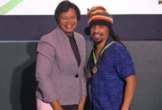 Director of the Community Cultural Services Division at the Jamaica Cultural Development Commission (JCDC), Marjorie Leyden-Kirton (left), shares a photo opportunity with the 2023 winner of the Commission’s FiWi Short Film Competition, Joel Miller (right), during Thursday’s (September 28) award ceremony held at the Palace Cineplex at Sovereign Centre in St. Andrew.

 