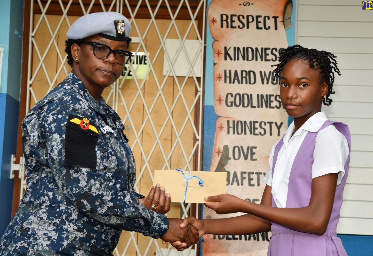 PHOTOS: Former Students of Red Hills Primary School Receive Grants