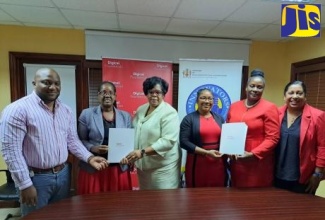 From left: Board Chairman of Esher Primary School, Ricardo Hanson; Principal, Esher Primary School, Anthonette Wright; Regional Director, Ministry of Education and Youth Region Four, Dr. Michelle Pinnock; Board Chairman of Unity Primary School, Jodi-Kay Lofters; Principal of Unity Primary School, Dawnett Hall-Beharie; and Chief Executive Officer of the Digicel Foundation, Charmaine Daniels display copies of the Memorandum of Understanding (MoU) signed for the establishment of smart rooms at the two western Jamaica based schools. The signing ceremony was held at the Jamaica Teachers’ Association’s western regional office in Montego Bay, St. James on September 27.