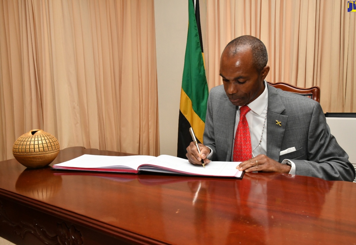 PHOTOS: Signing of Condolence Book for Justice Morrison