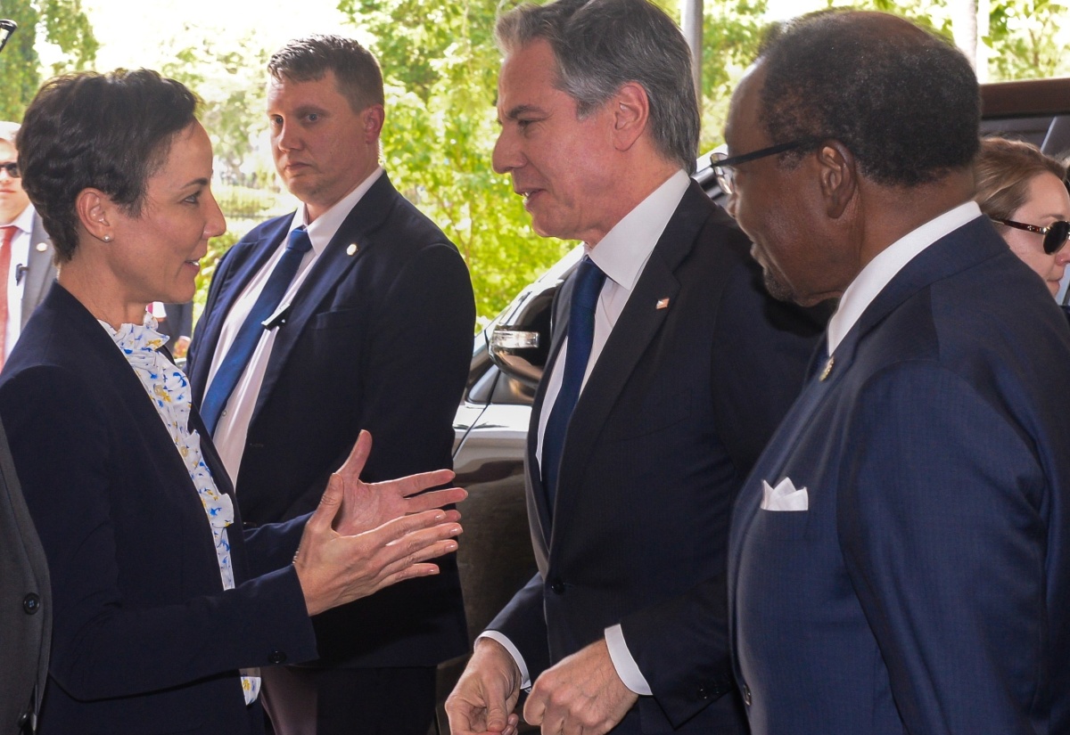 Minister of Foreign Affairs and Foreign Trade, Senator the Hon. Kamina Johnson Smith (left), greets United States Secretary of State, Antony Blinken (second right), on his arrival at The Jamaica Pegasus hotel in New Kingston on Monday (March 11) for the high-level meeting on Haiti, being held under the aegis of the Conference of Heads of Government of the Caribbean Community (CARICOM). At right is United States Ambassador to Jamaica, His Excellency Nick Perry.

