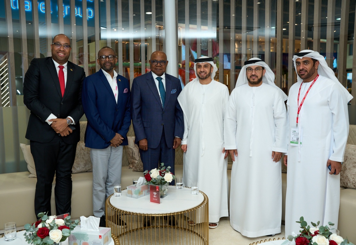 Jamaica Further Engages Emirates Airline to Tap into Their Network in the Caribbean from the Middle East