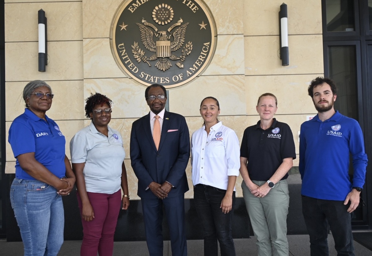 Ambassador N. Nick Perry (third left), poses with 5 of the 12 members from the USAID's 
Bureau of Humanitarian Assistance team of disaster experts deployed here in Jamaica since prior to 
Hurricane Beryl.
