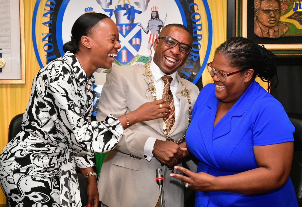 Mayor of Kingston, Councillor Andrew Swaby (centre), enjoys a light moment with Councillor for the Hagley Park Division, Waynette Strachan (left) and Councillor for the Stony Hill Division, Tosha Schwapp, during today’s (September 10) meeting of the Kingston and St. Andrew Municipal Corporation (KSAMC), Marcus Garvey Council Chamber, 24 Church Street, downtown Kingston.